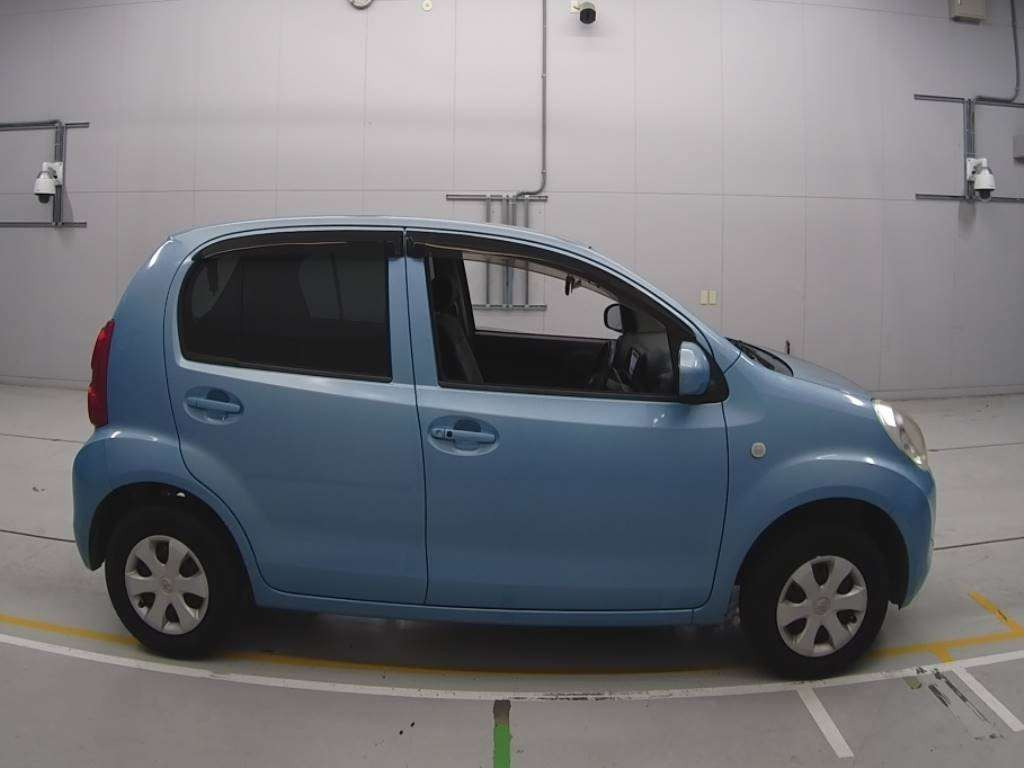 2012 Toyota Passo KGC30[2]