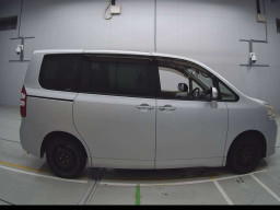 2011 Toyota Noah