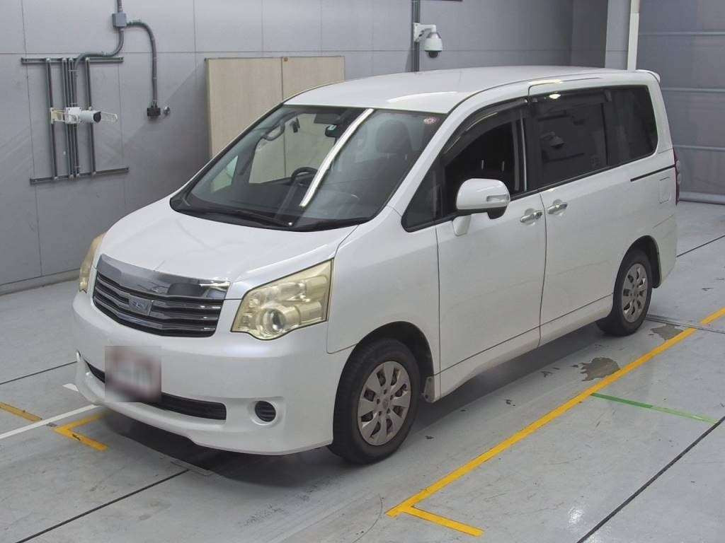 2011 Toyota Noah ZRR70G[0]