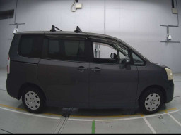 2010 Toyota Noah