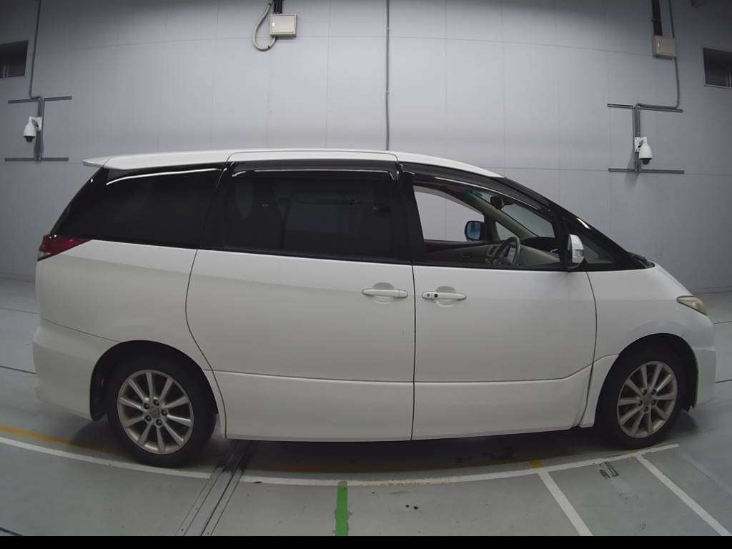 2011 Toyota Estima ACR50W[2]