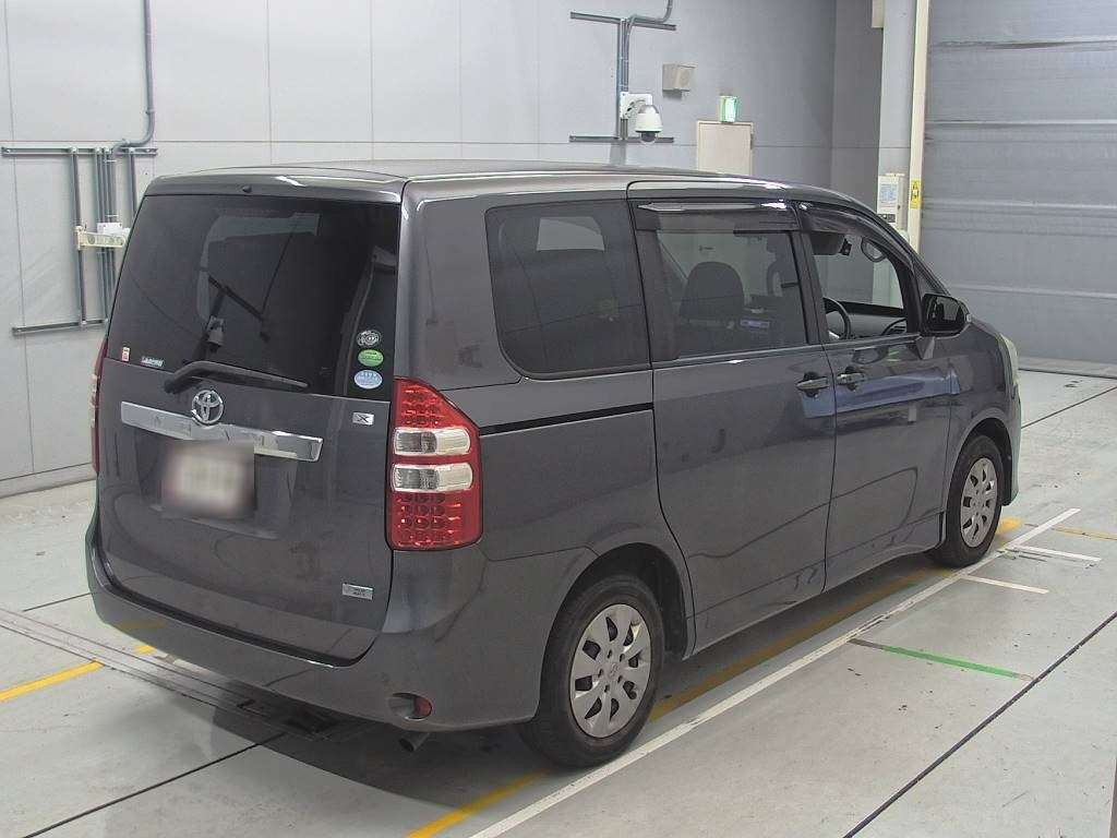 2013 Toyota Noah ZRR70G[1]