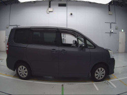 2013 Toyota Noah