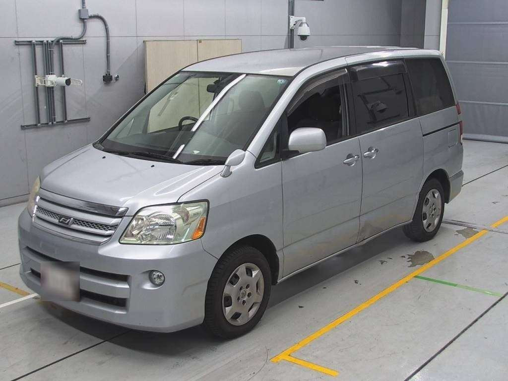 2005 Toyota Noah AZR60G[0]