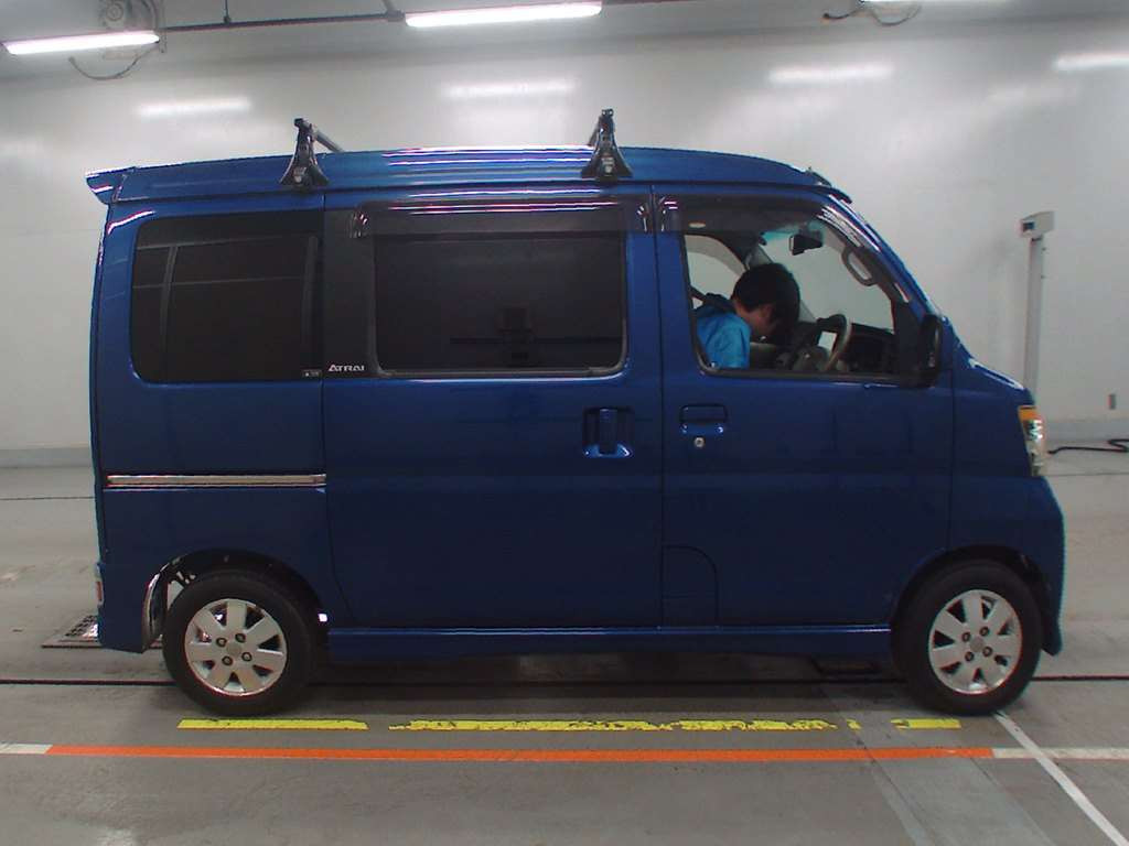 2009 Daihatsu Atrai Wagon S331G[1]