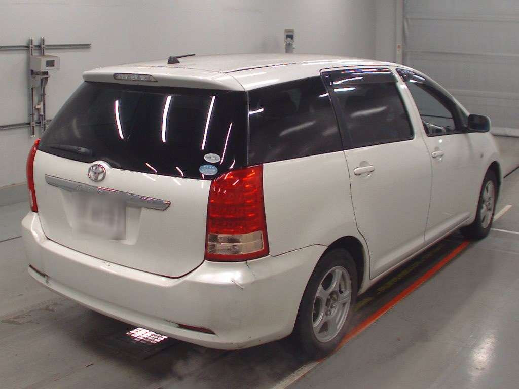 2005 Toyota Wish ZNE10G[1]