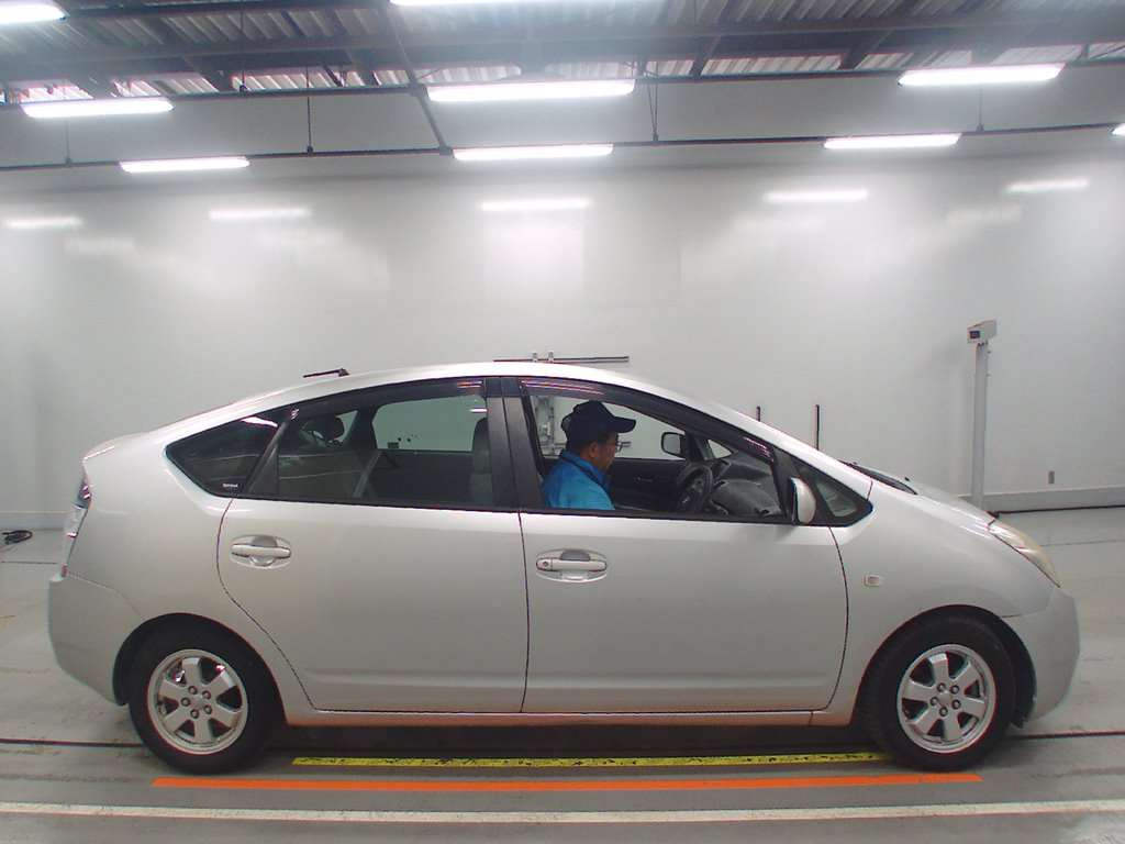 2004 Toyota Prius NHW20[2]