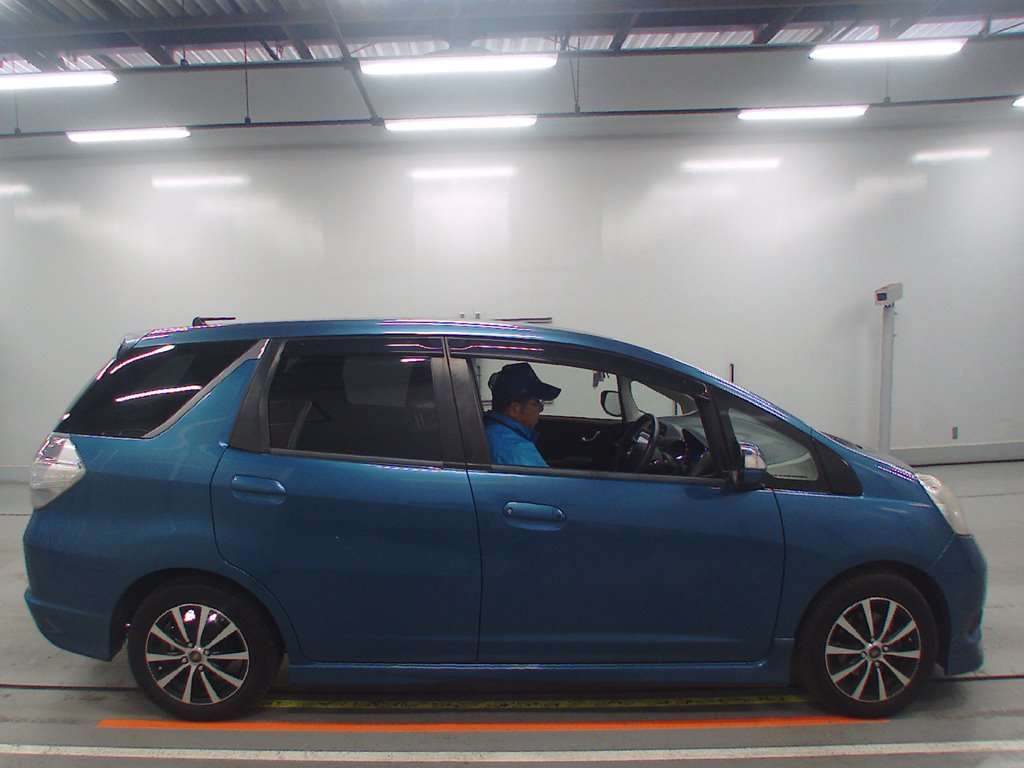 2012 Honda Fit Shuttle Hybrid GP2[2]