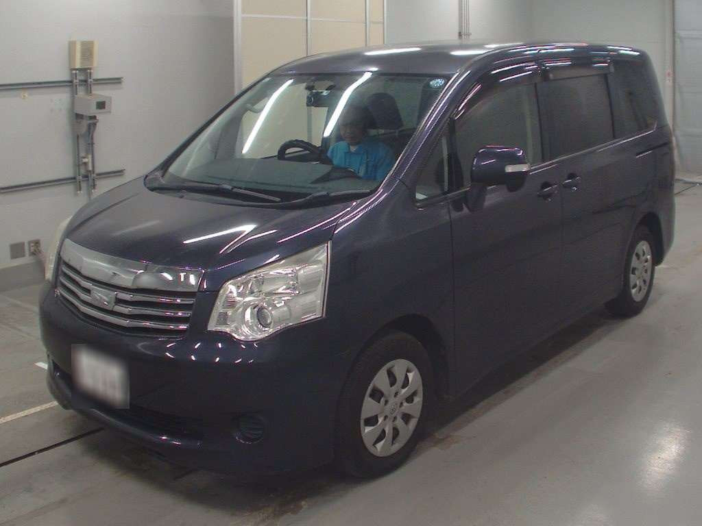 2011 Toyota Noah ZRR70G[0]