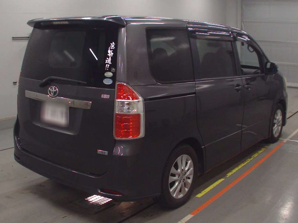 2007 Toyota Noah ZRR70W[1]