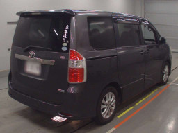 2007 Toyota Noah