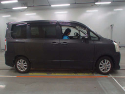 2007 Toyota Noah