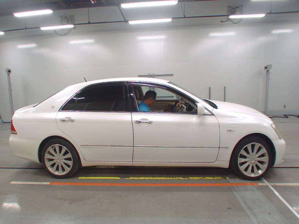 2004 Toyota Crown GRS182[2]