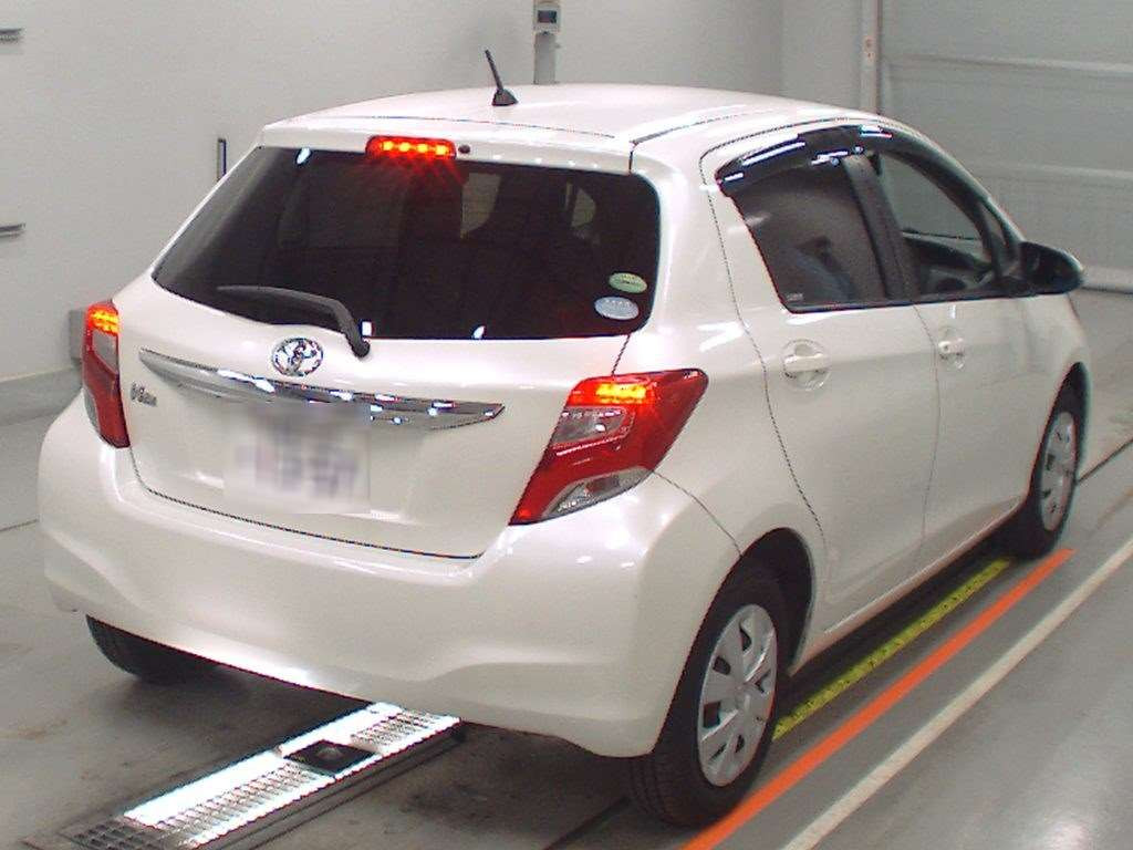 2014 Toyota Vitz KSP130[1]