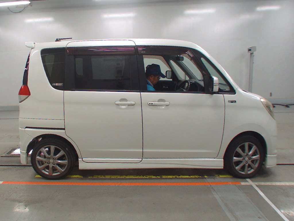 2011 Suzuki Solio MA15S[2]