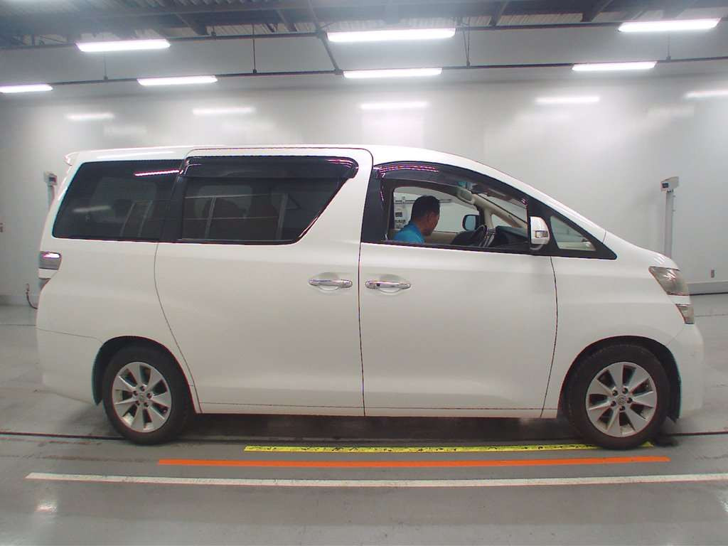 2009 Toyota Vellfire GGH20W[2]