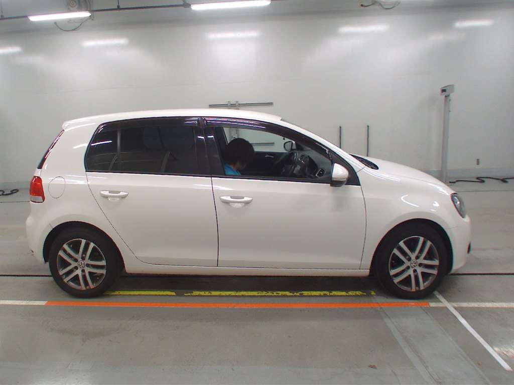 2010 Volkswagen Golf 1KCAX[2]