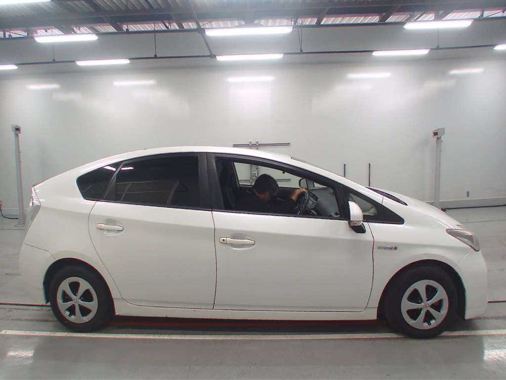 2012 Toyota Prius ZVW30[2]