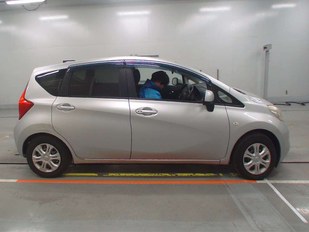 2013 Nissan Note E12[2]