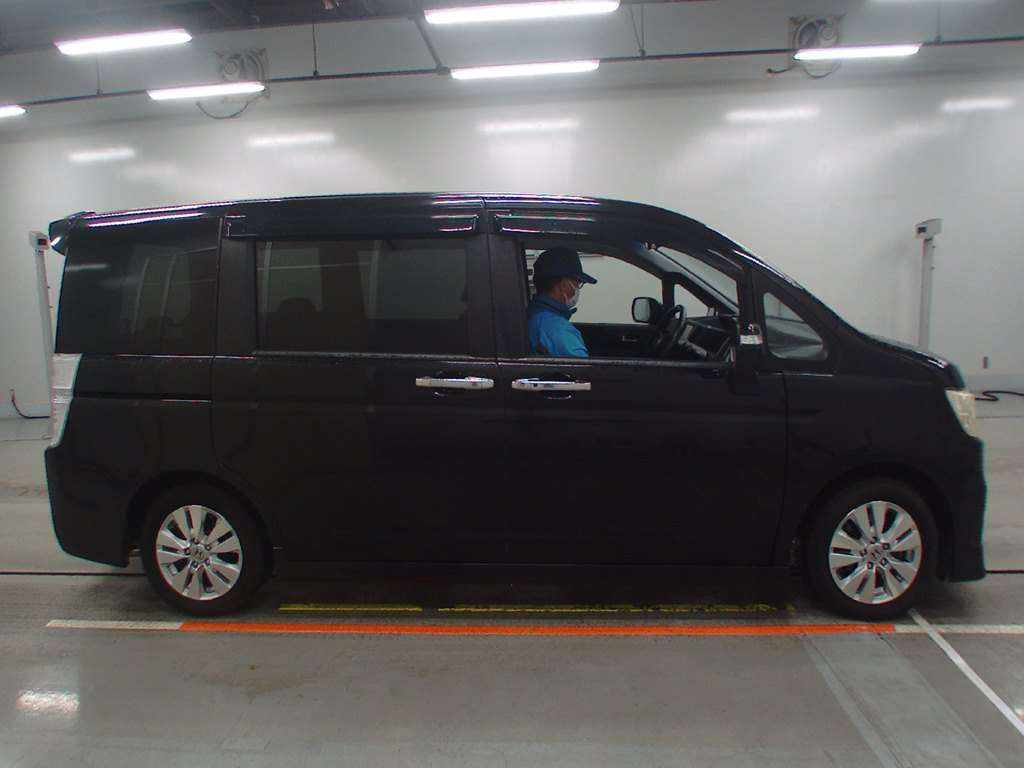 2011 Honda Step WGN Spada RK5[2]