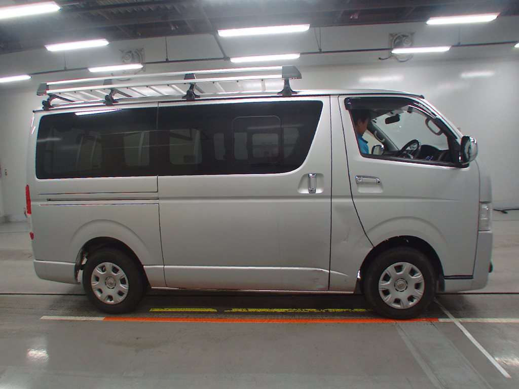 2014 Toyota Hiace Van TRH200V[2]