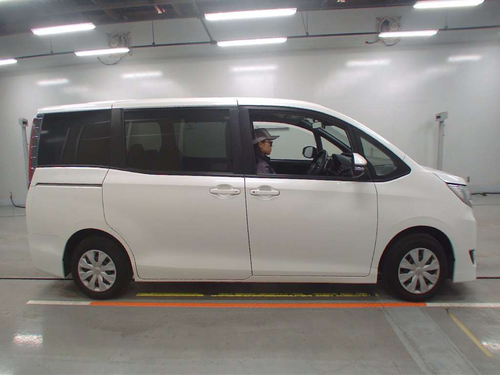 2019 Toyota Noah ZRR80G[2]