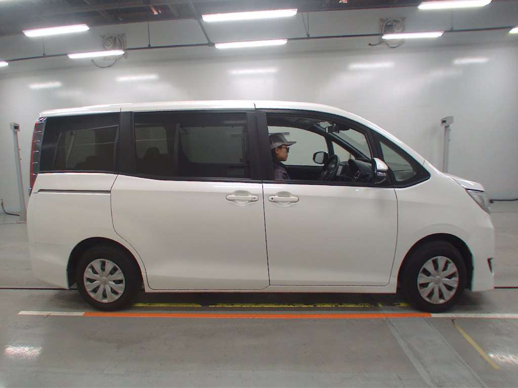 2019 Toyota Noah ZRR80G[2]