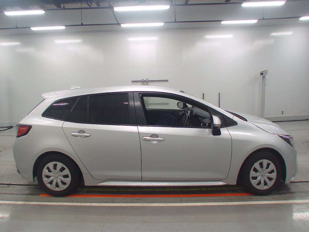 2020 Toyota Corolla Touring Wagon ZRE212W[2]