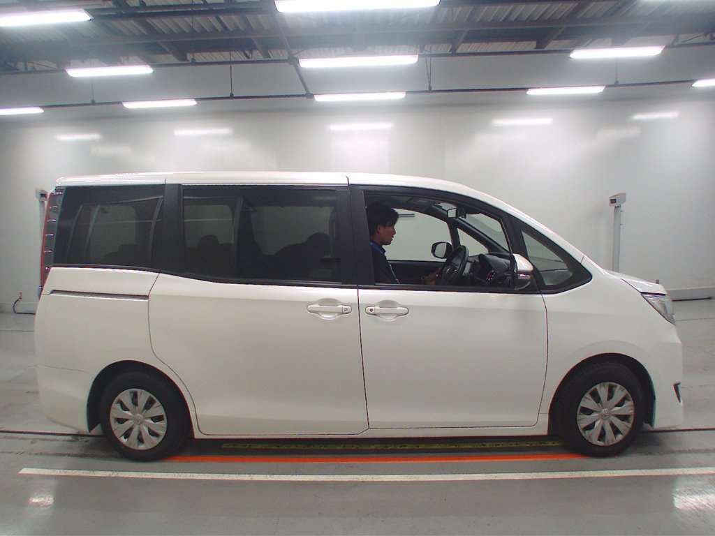 2019 Toyota Noah ZRR80G[2]