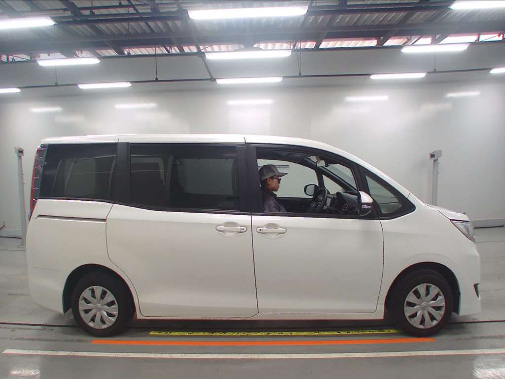 2019 Toyota Noah ZRR80G[2]