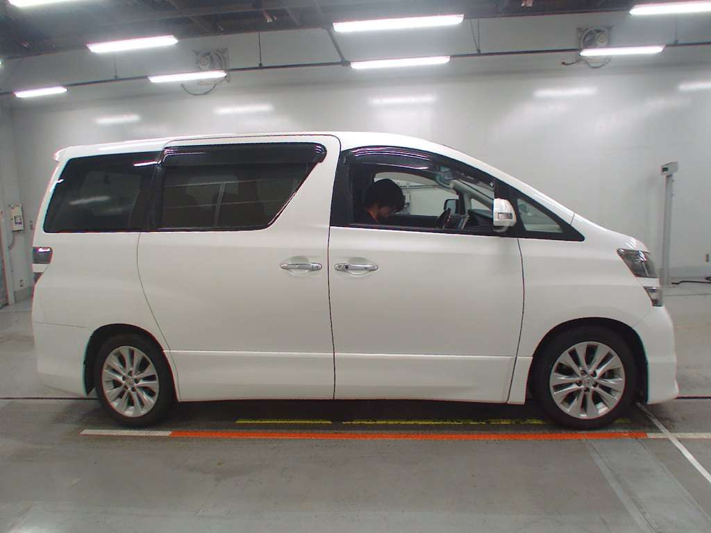 2009 Toyota Vellfire GGH20W[2]