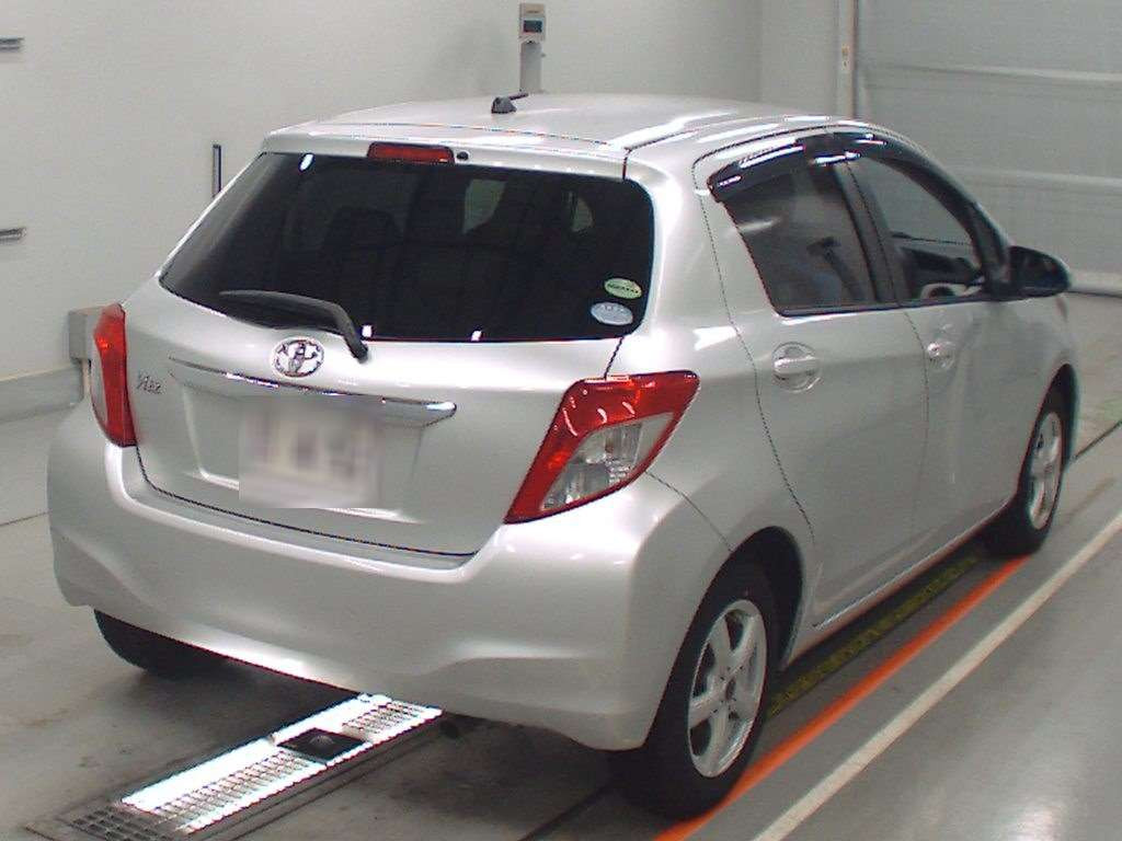 2014 Toyota Vitz NSP130[1]