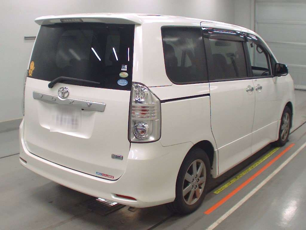 2010 Toyota Voxy ZRR70W[1]