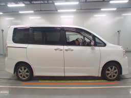 2010 Toyota Voxy