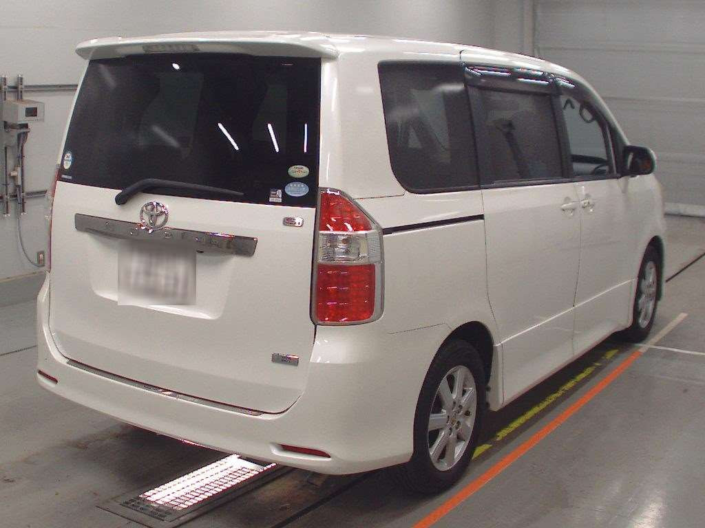 2008 Toyota Noah ZRR70W[1]