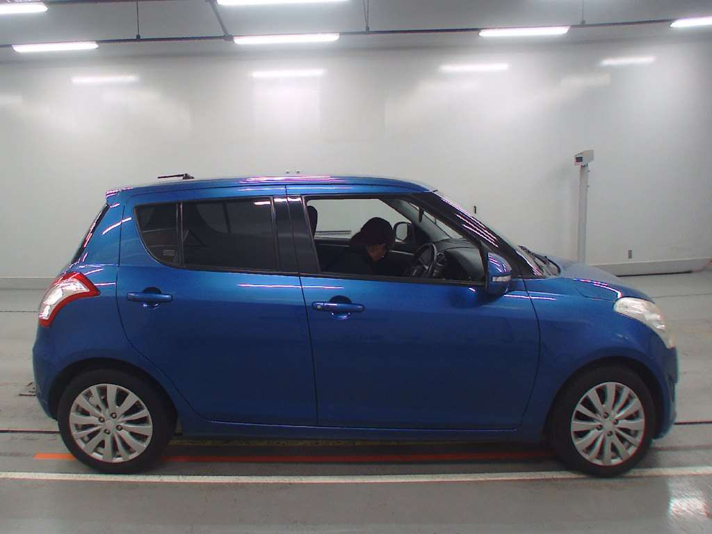 2011 Suzuki Swift ZC72S[2]