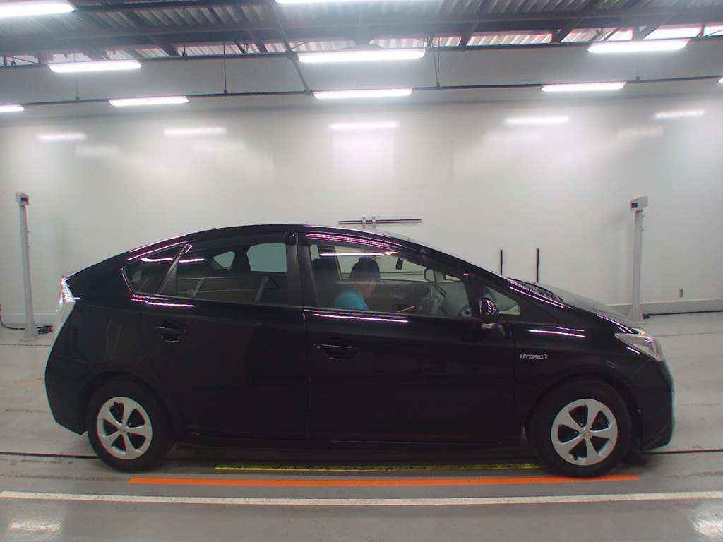 2013 Toyota Prius ZVW30[2]