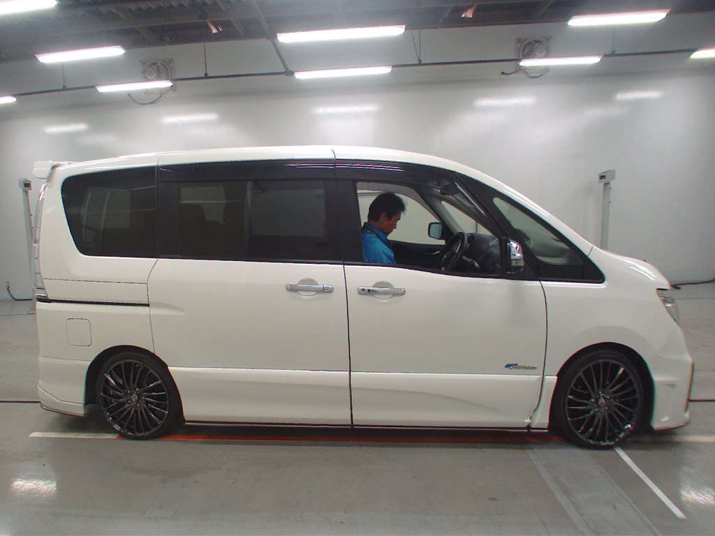 2015 Nissan Serena HFC26[2]