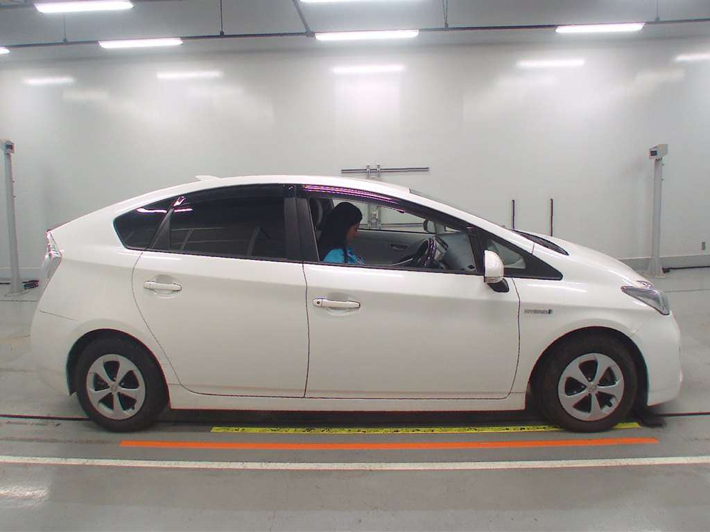 2014 Toyota Prius ZVW30[2]