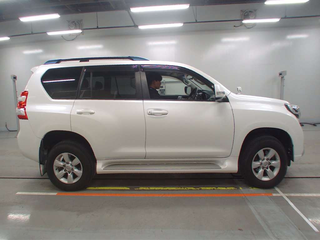 2015 Toyota Land Cruiser Prado GDJ150W[2]