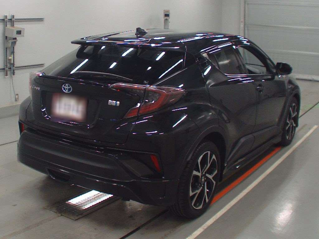 2017 Toyota C-HR ZYX10[1]