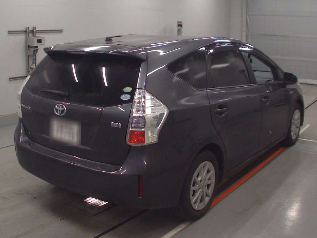 2012 Toyota Prius alpha ZVW41W[1]