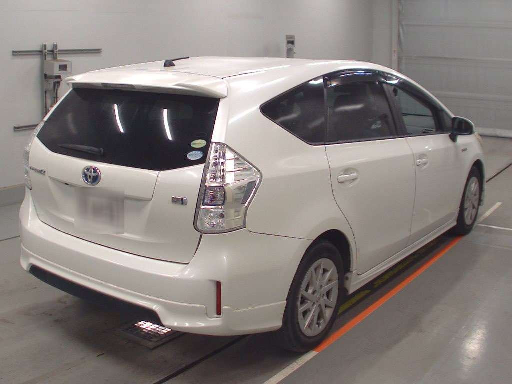 2012 Toyota Prius alpha ZVW41W[1]