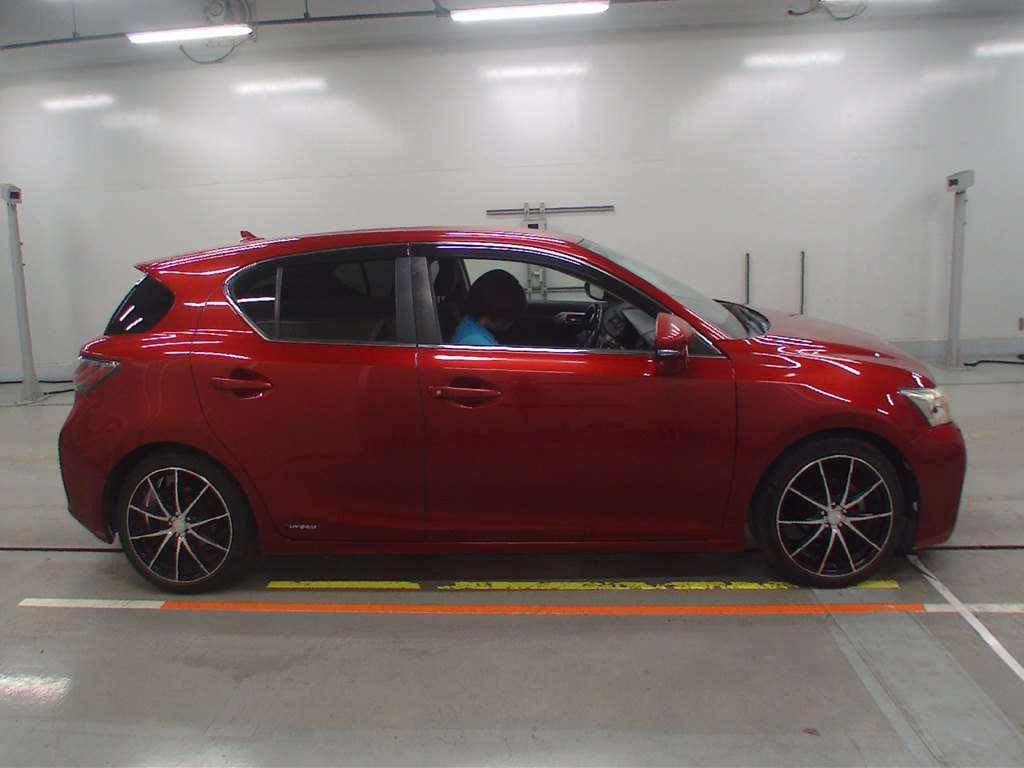 2011 Lexus CT ZWA10[2]