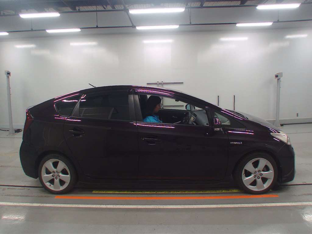 2012 Toyota Prius ZVW30[2]