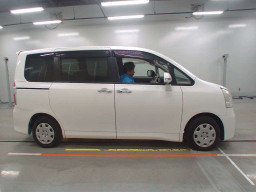 2009 Toyota Noah