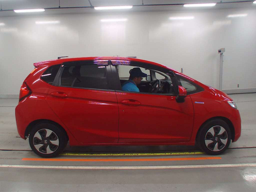 2016 Honda Fit Hybrid GP5[2]