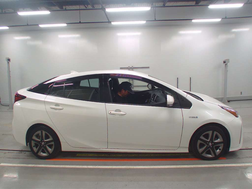 2019 Toyota Prius ZVW51[2]