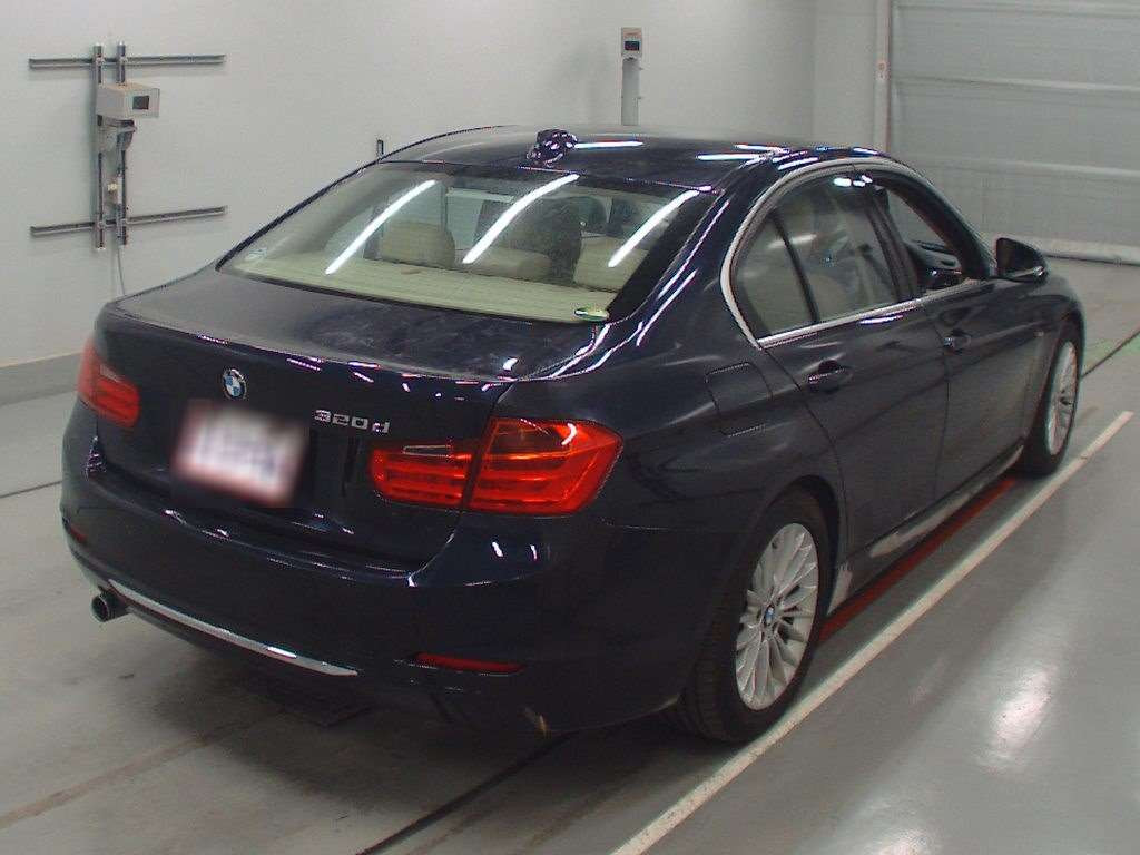 2013 BMW 3 Series 3D20[1]