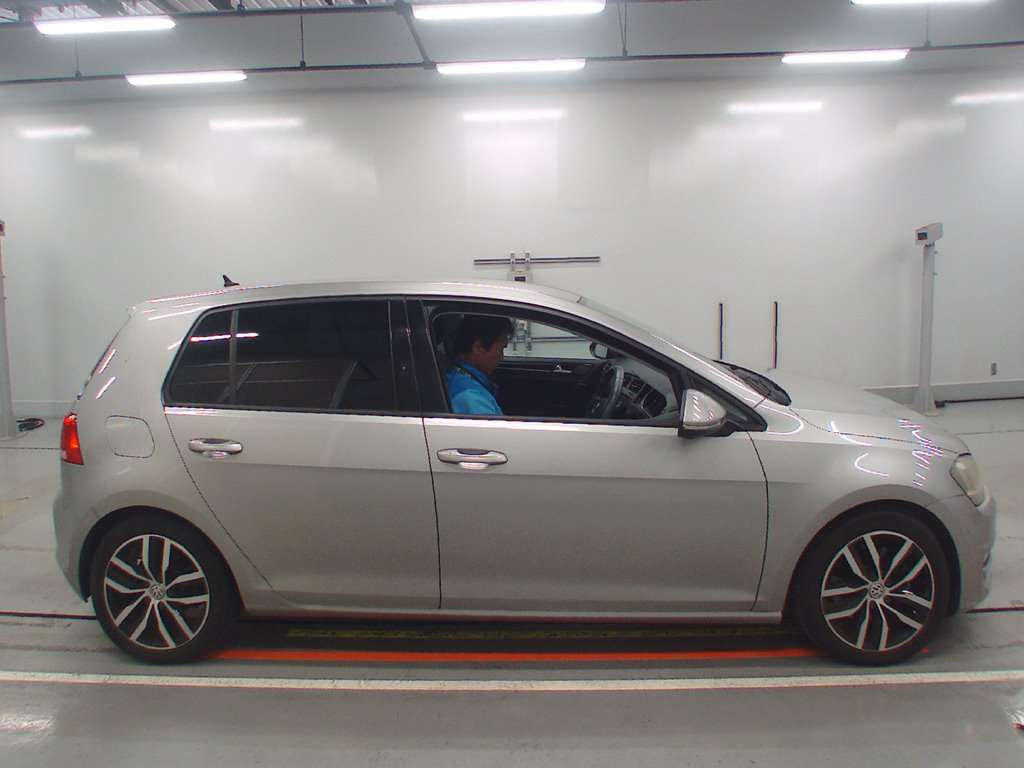 2014 Volkswagen Golf AUCPT[2]